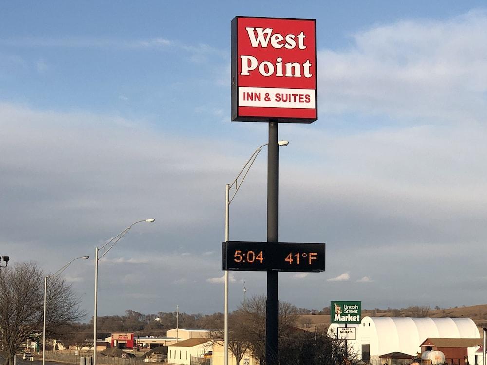 Oyo West Point Inn Экстерьер фото