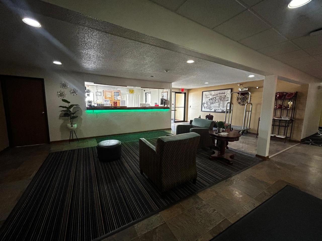 Oyo West Point Inn Экстерьер фото