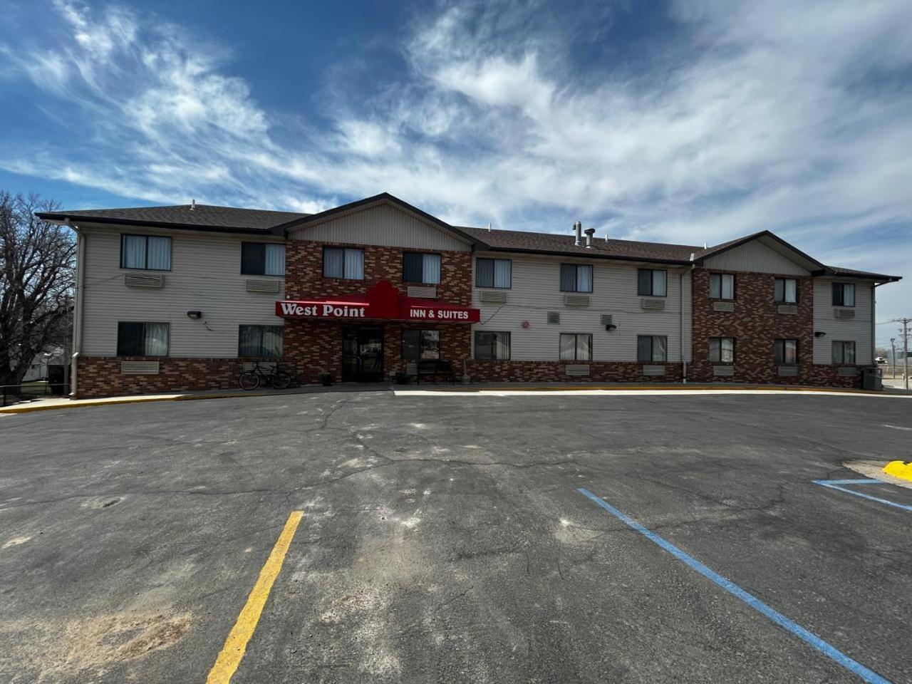 Oyo West Point Inn Экстерьер фото
