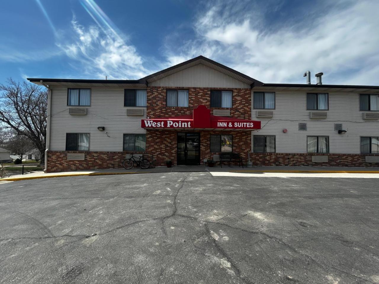 Oyo West Point Inn Экстерьер фото
