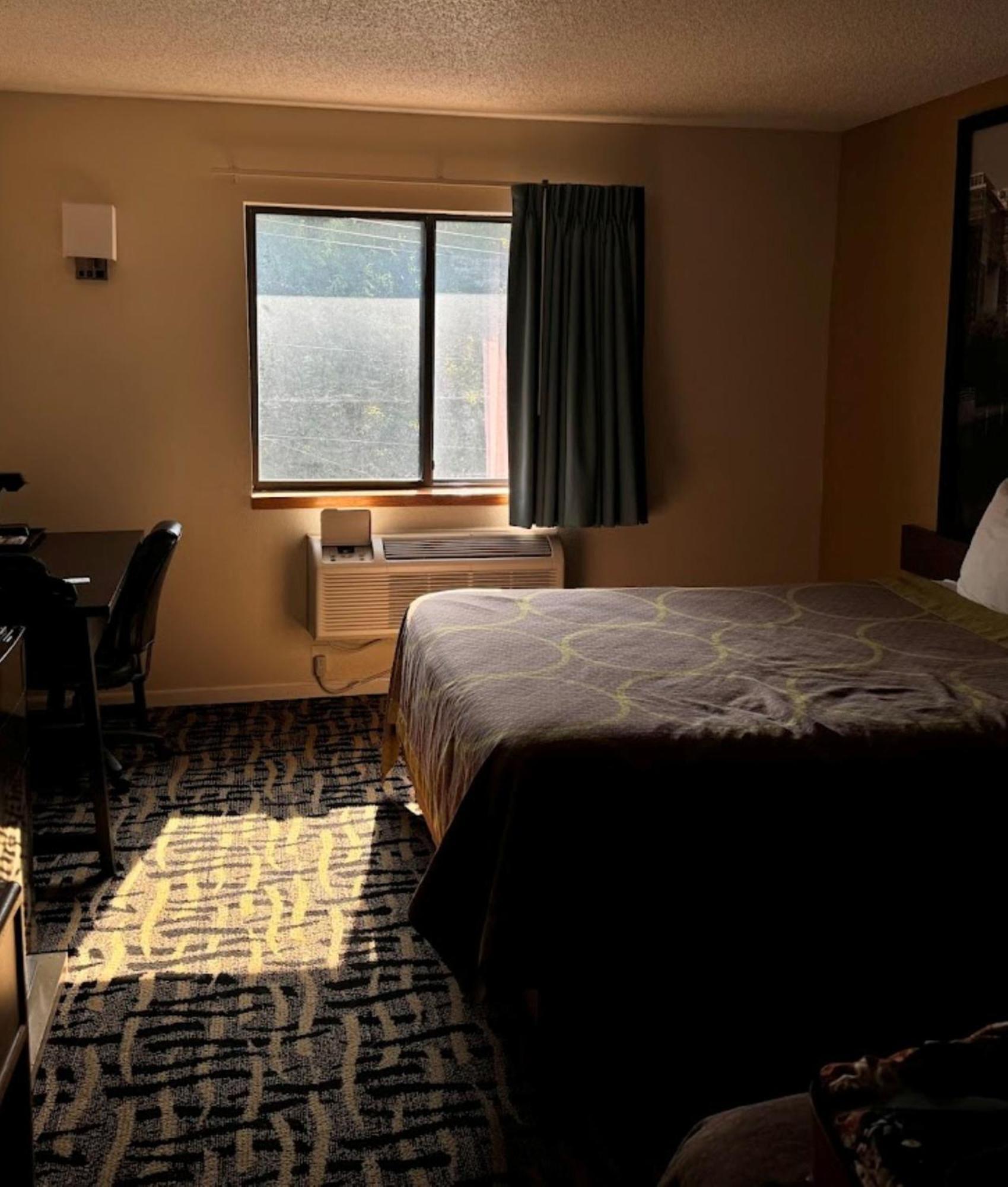 Oyo West Point Inn Экстерьер фото