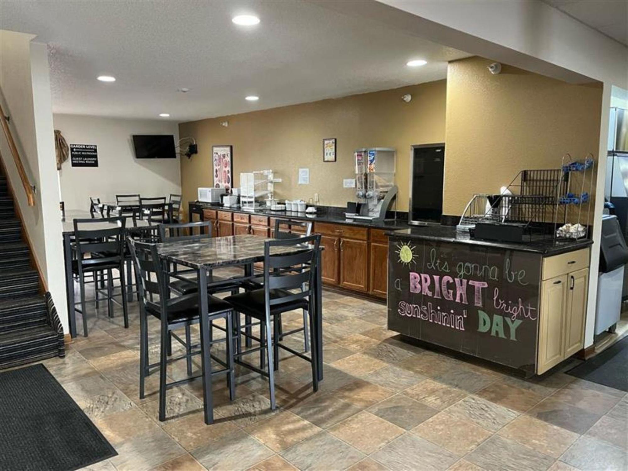 Oyo West Point Inn Экстерьер фото