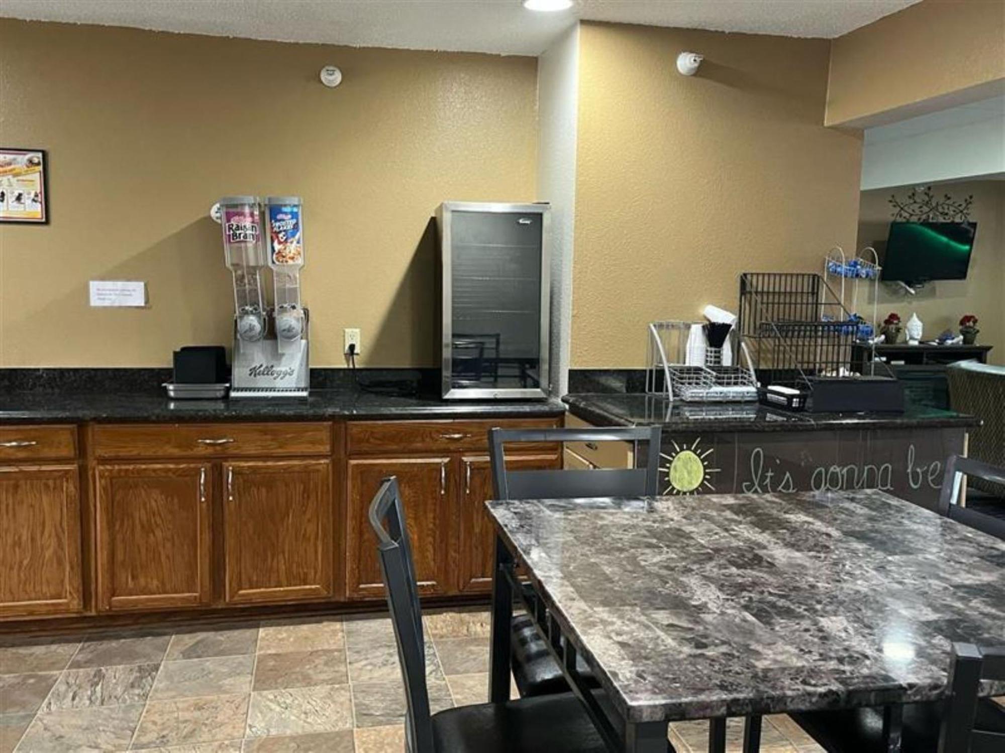 Oyo West Point Inn Экстерьер фото